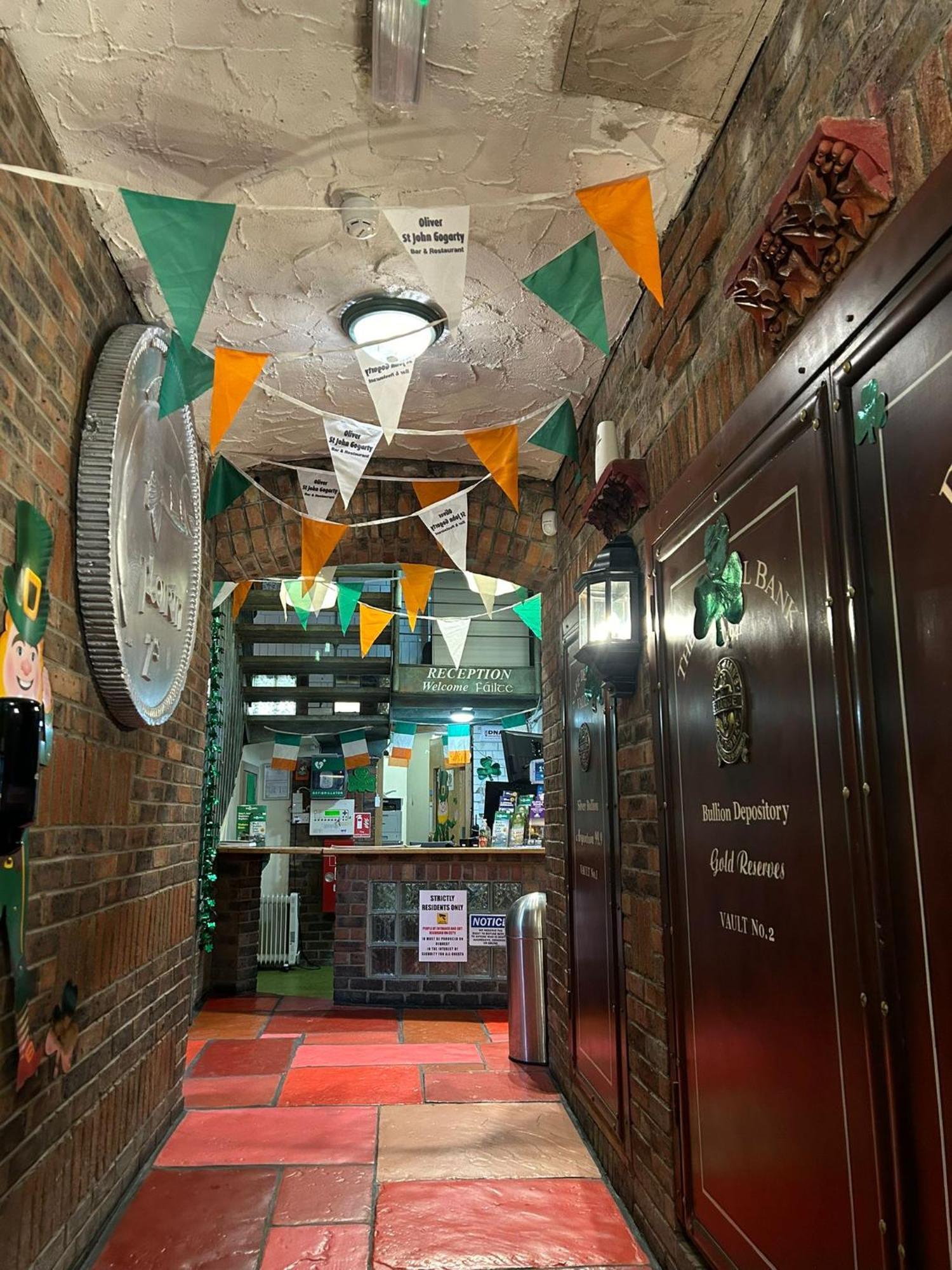 Gogartys Temple Bar Hostel Dublin Bagian luar foto