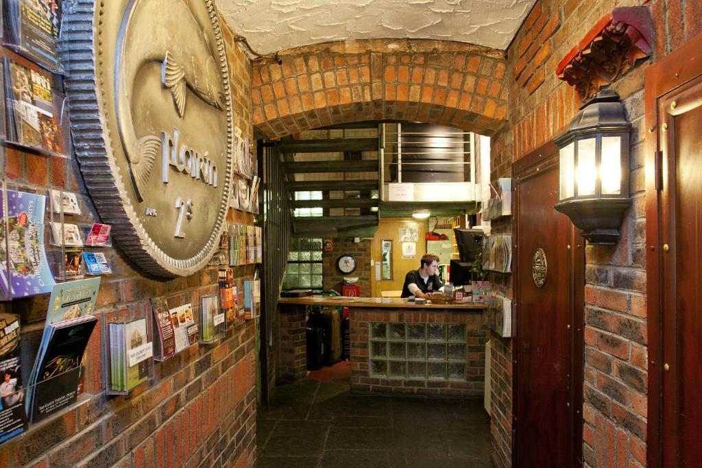 Gogartys Temple Bar Hostel Dublin Bagian luar foto